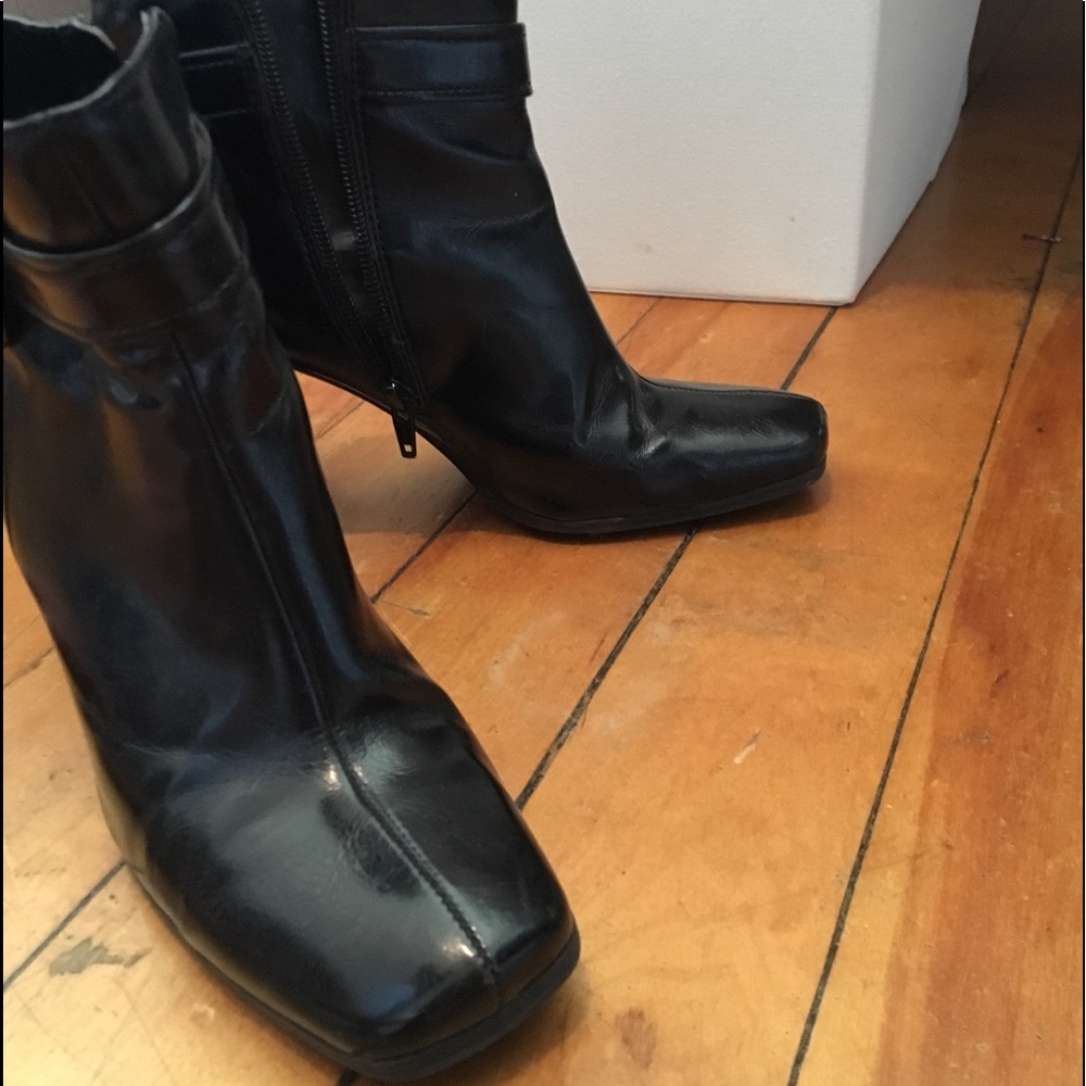 Franco Sarto Women’s 6.5 heeled booties